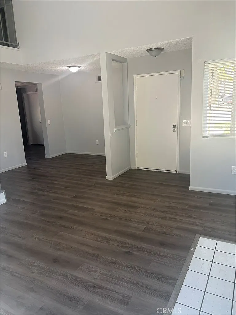 4 bed, 2.5 bath, 1438 sqft, $3,200 — Photo 2