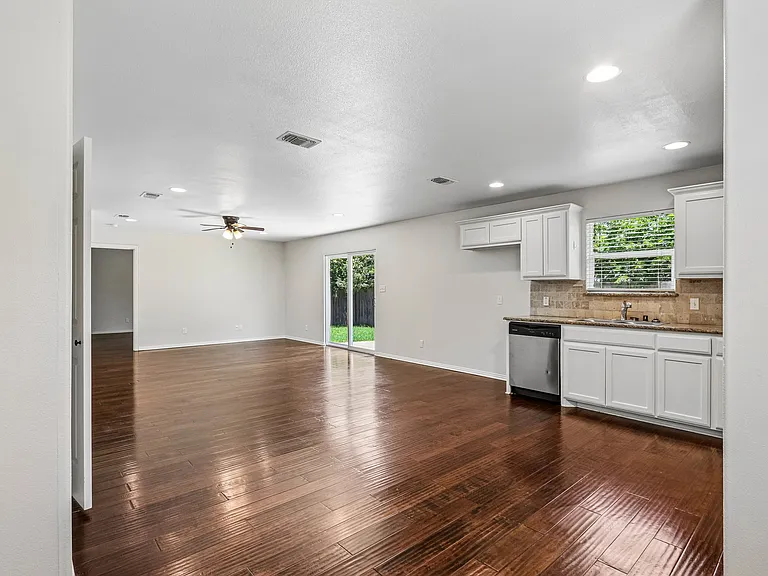 3017 N Hickory St — Photo 9