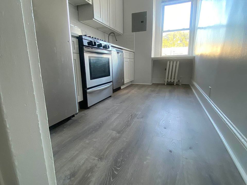 1st image of 2123 29th St #3