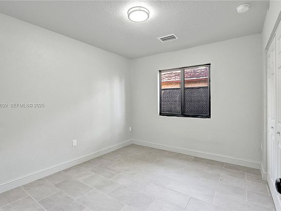 5th image of 861 NW 6th Ave #0