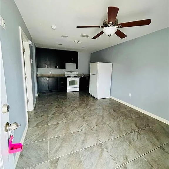 3206 Hill Crest Dr #5 — Photo 2