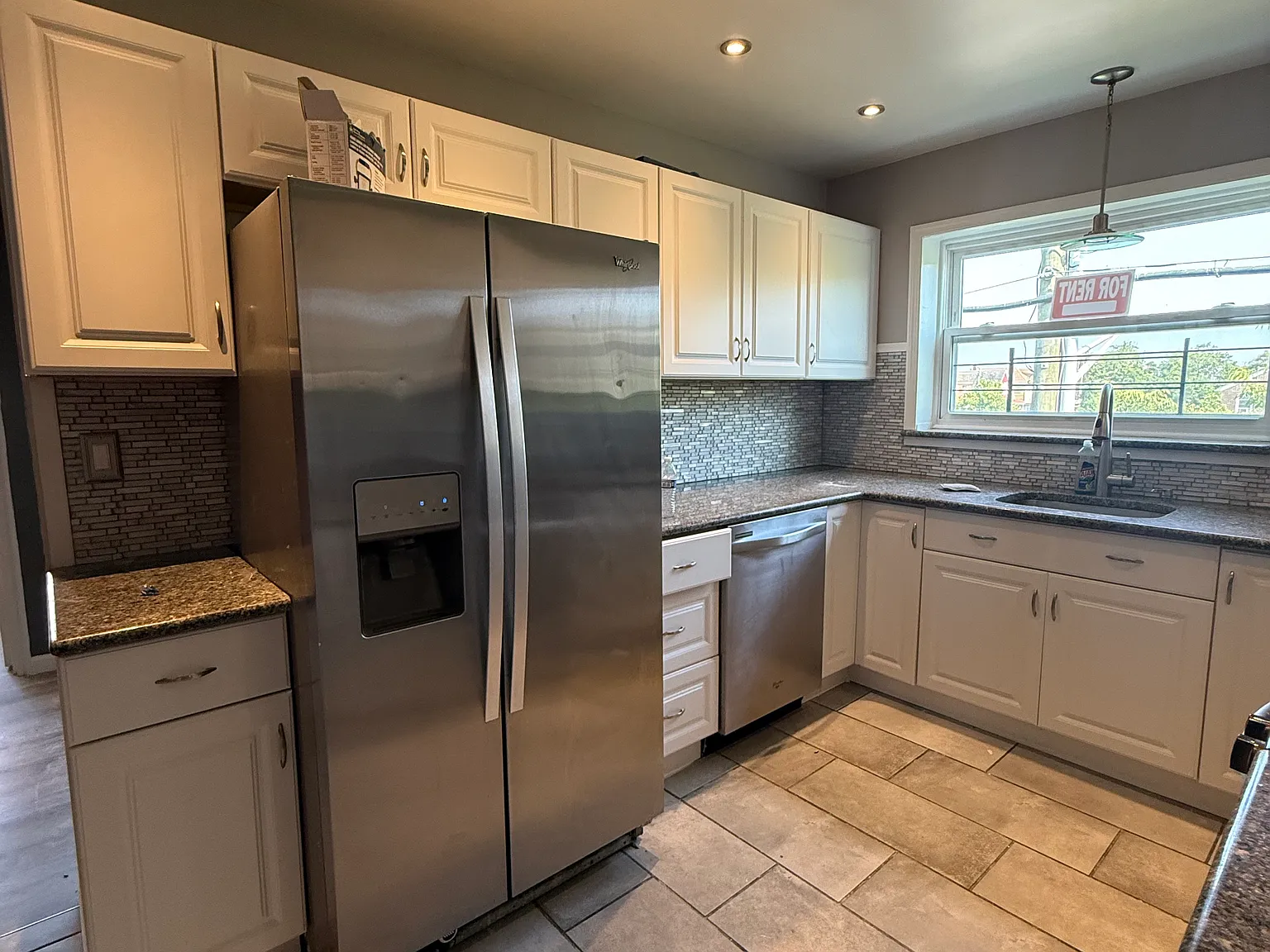 3 bed, 1000 sqft, $3,500 — Photo 1