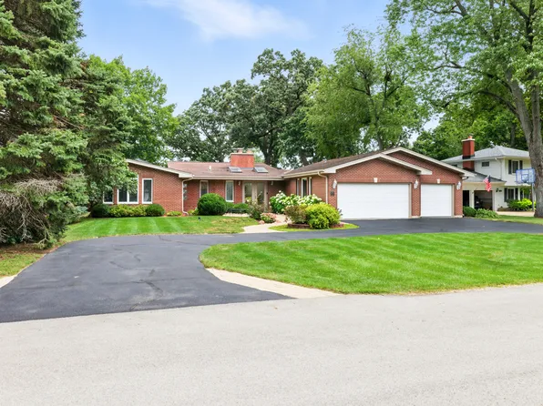 6N135 Hillcrest Dr, Medinah, IL 60157