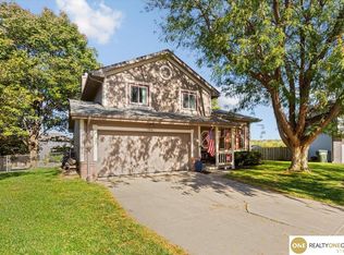 7916 Rock Creek Cir, Omaha, NE 68138