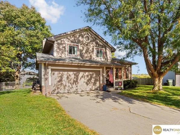 7916 Rock Creek Cir, Omaha, NE 68138