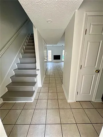 2 bed, 1.5 bath, 1152 sqft, $1,200 — Photo 2