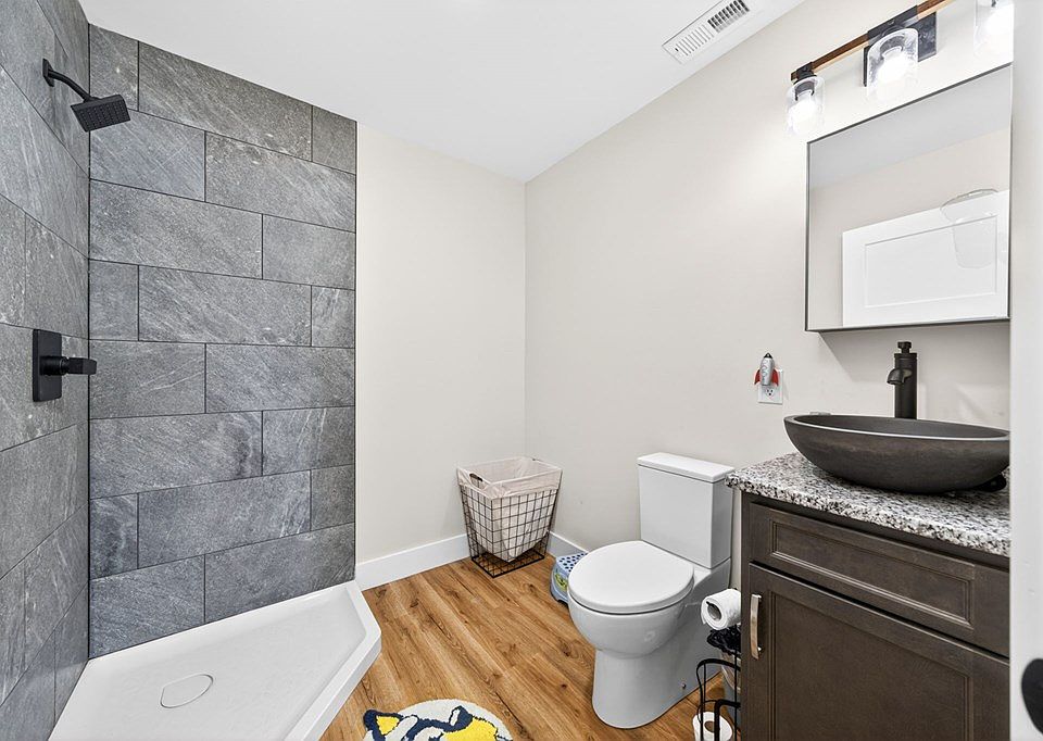 34th image of 831 I.b. Maynard St