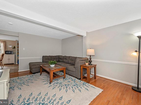 4th image of 27 Valley Park Ct