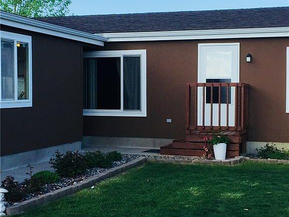 3rd image of 3825 Louis Dr