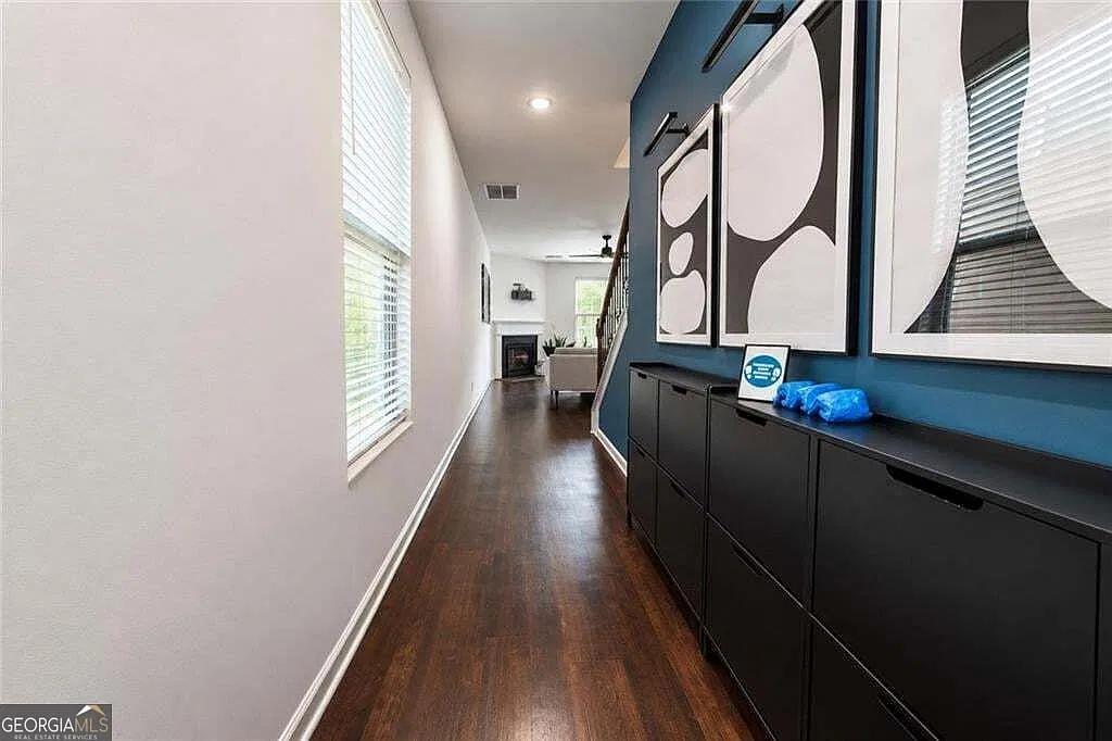 3 bed, 2.5 bath, 2005 sqft, $2,360 — Photo 3