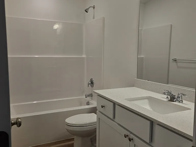 605 NE Mitchell St #MAIN — Photo 12