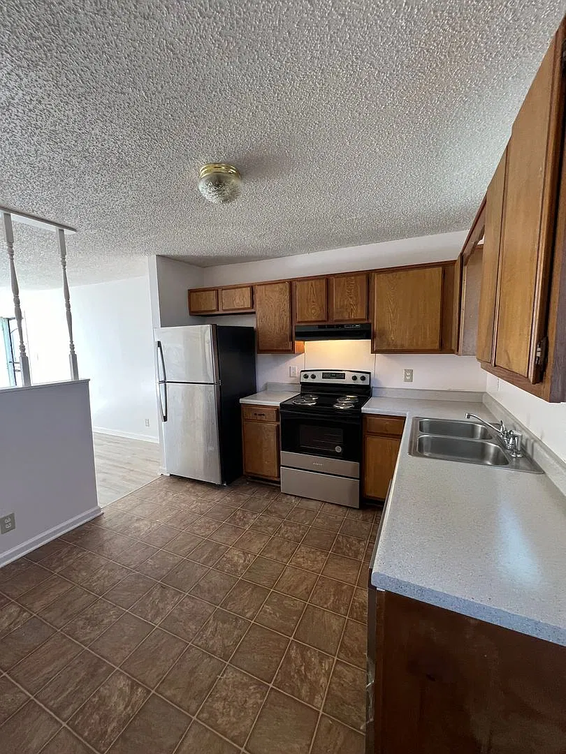 2 Bedroom Duplex in Sumner County! (Left Side) — Photo 3