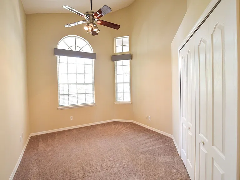 5313 Lake Bluff Ter — Photo 6