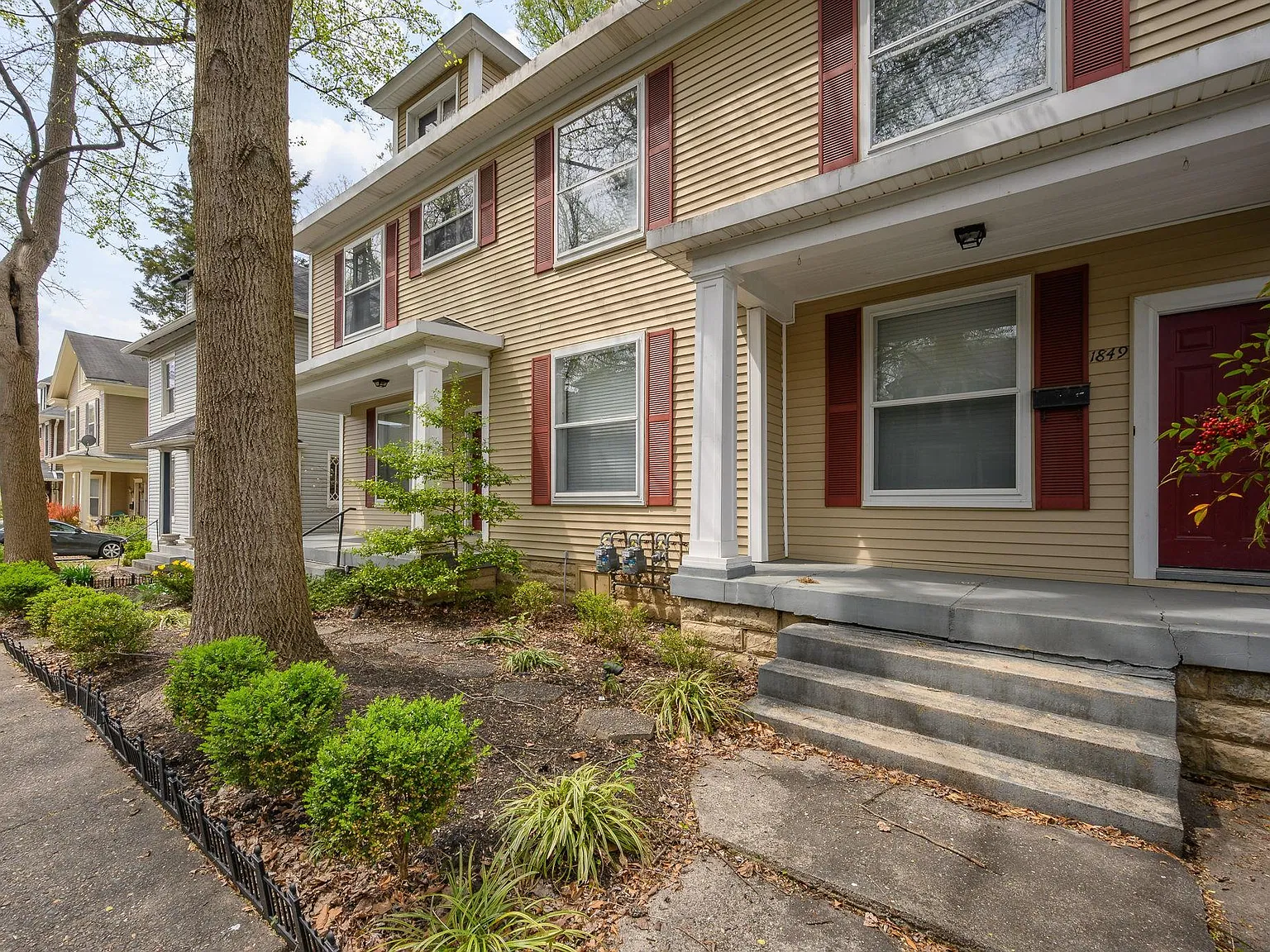 1849 Edgeland Ave — Photo 3