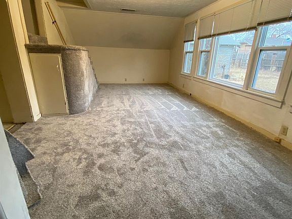 3rd image of 1208 Hattie St