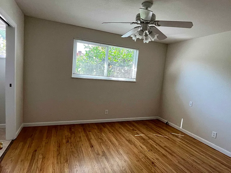 2000 Santa Cruz Ave — Photo 19
