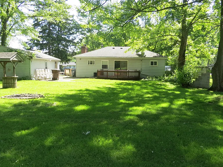 8190 Leavitt Rd — Photo 14