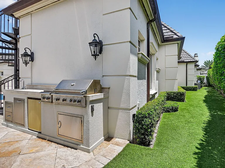 377 E Coconut Palm Rd — Photo 52