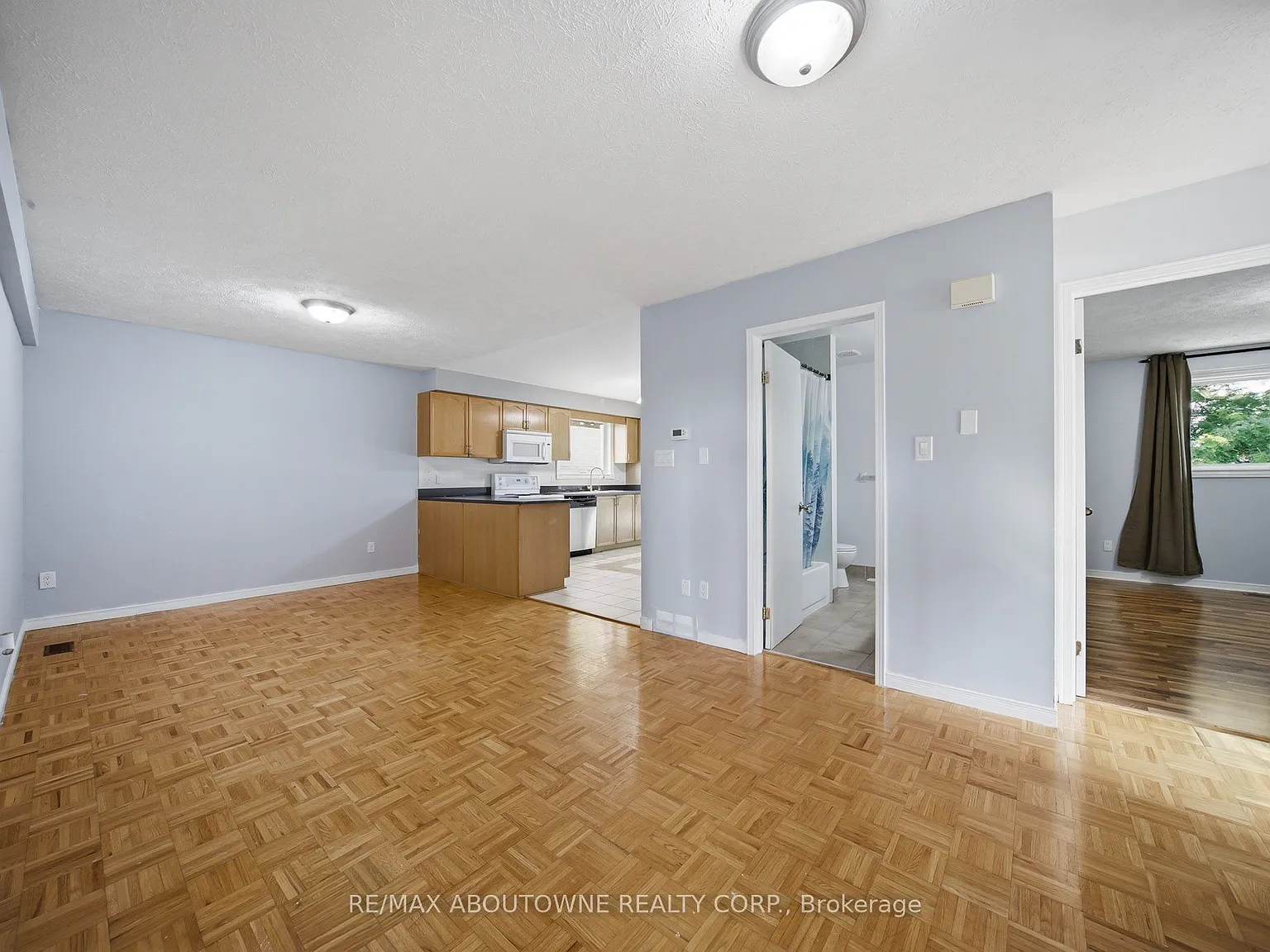 3 bed, $2,400 — Photo 4