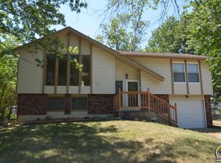 4221 NW Dondee Ln, Topeka, KS 66618