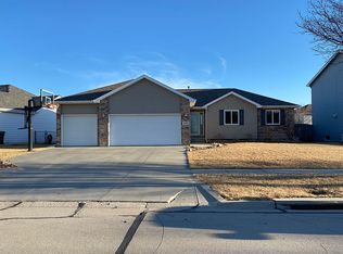 3335 Prairieview Dr, Lincoln, NE 68504