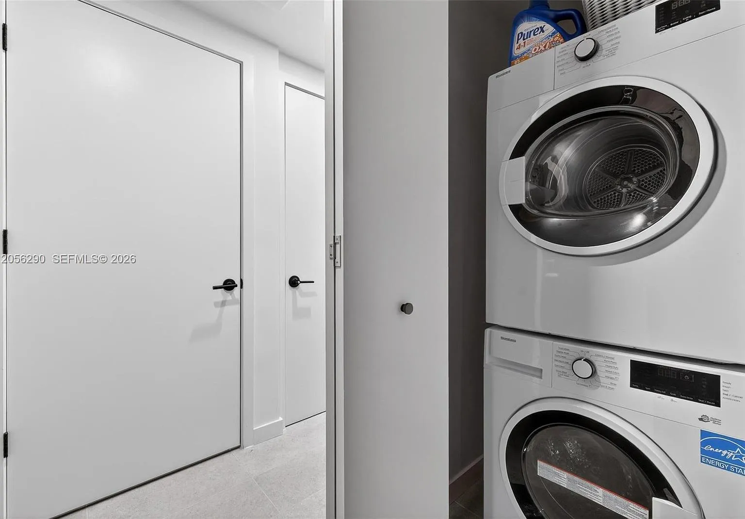 Studio, 401 sqft, $2,800 — Photo 4