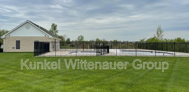 Building Photo - 701 Tower Grove Dr #B