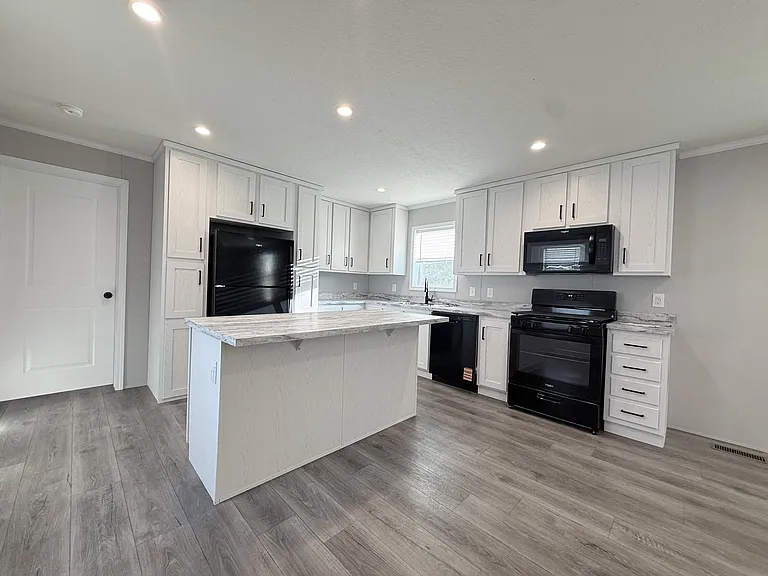 29800 Guilford Cir #256 — Photo 3