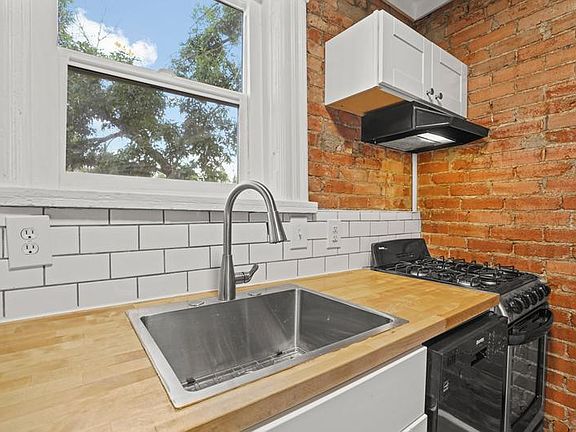 3rd image of 401 S Lincoln St #C