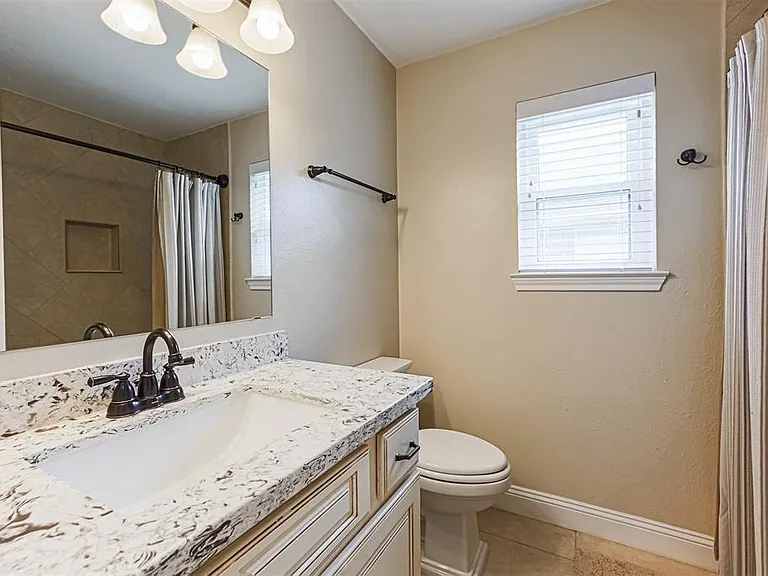 3034 Glenthorpe Ln — Photo 7