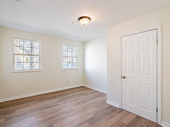 4th image of 3017-19 Music St