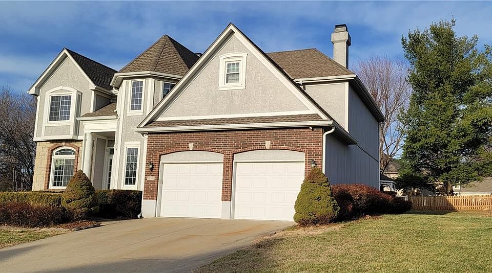 1st image of 205 SE Windsboro Ct