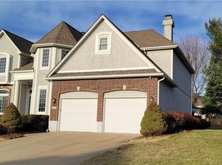 205 SE Windsboro Ct, Lees Summit, MO 64063