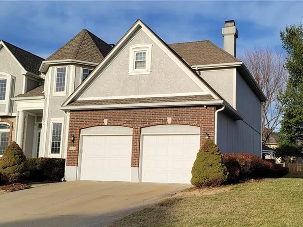 205 SE Windsboro Ct, Lees Summit, MO 64063