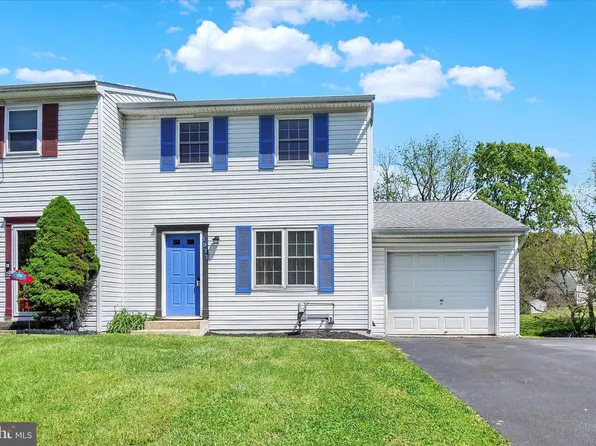 1911 Pin Oak Dr #4, York, PA 17402