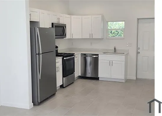 318 Lenz Ave — Photo 5