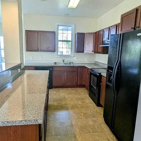 409 Valdez Ct — Photo 6