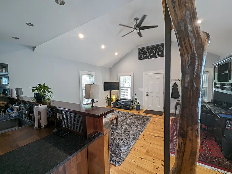 804 Kent St — Photo 4