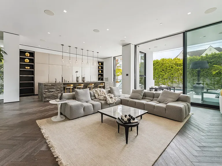 213 S La Peer Dr — Photo 26