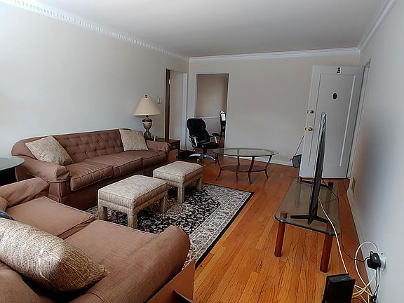 2nd image of 1427 N Hayworth Ave #B