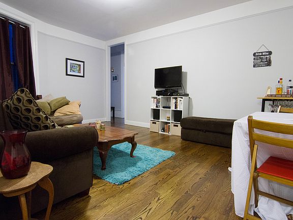 3rd image of 162 W 54th St APT 4D