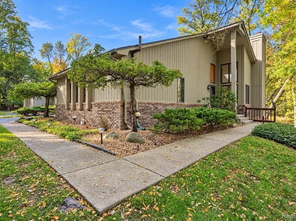 7550 Hemlock Dr #5, West Bloomfield, MI 48324