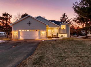 1431 Hazelcrest Dr, Hudson, WI 54016