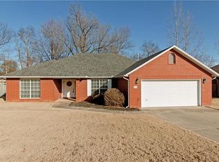 2546 Indian Oaks Trl, Springdale, AR 72762