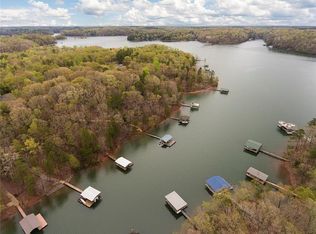 1136 Pinelake Dr, Townville, SC 29689