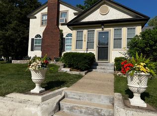 228 N Washington Ave #A, Batavia, IL 60510