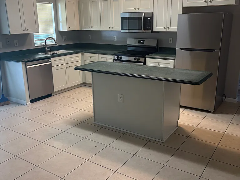 449 SW Fifer Ave — Photo 5