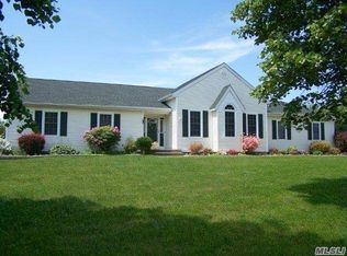 27 Northgate Cir, Baiting Hollow, NY 11933