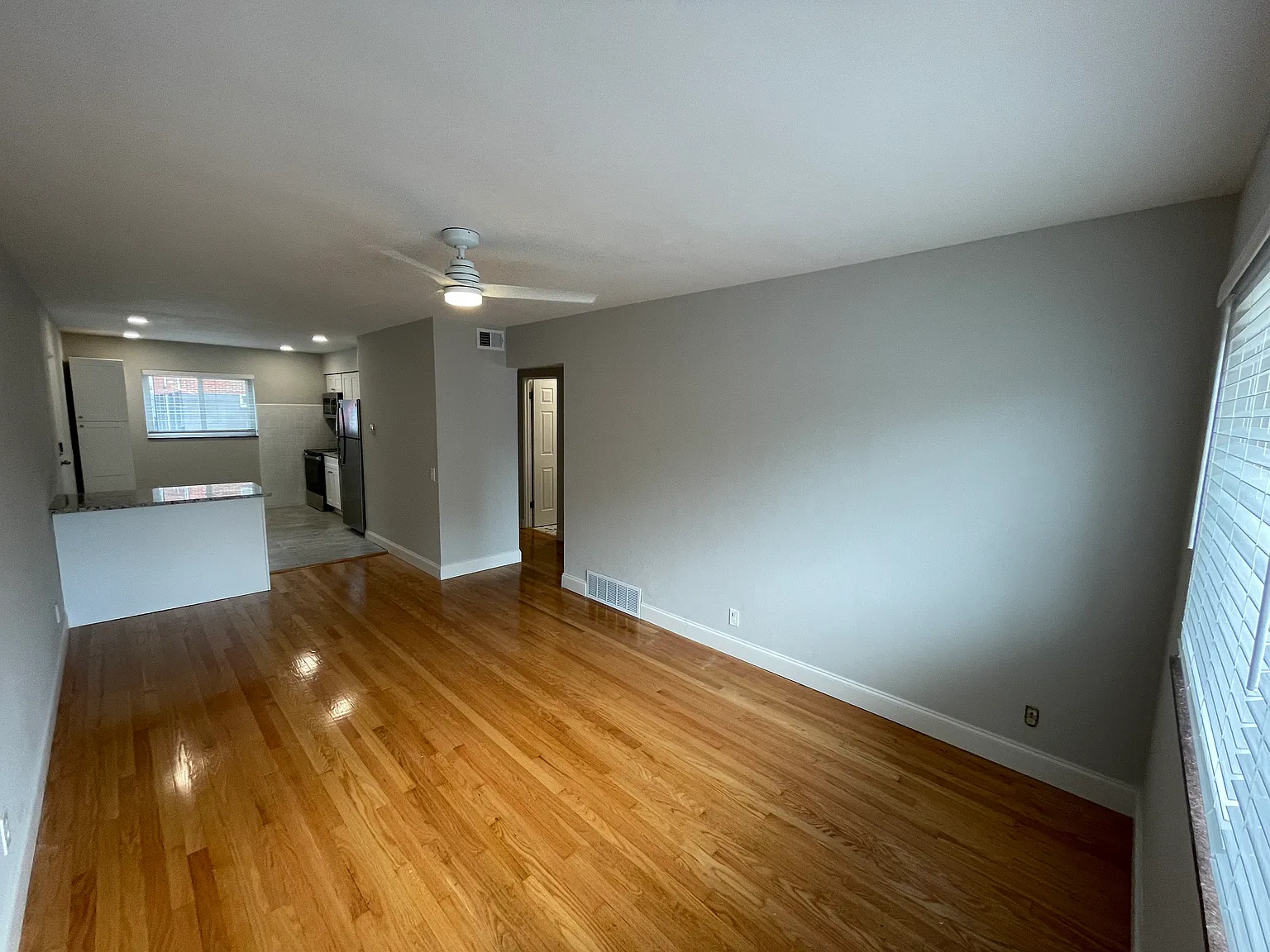 2 bed, 900 sqft, $1,350 — Photo 4
