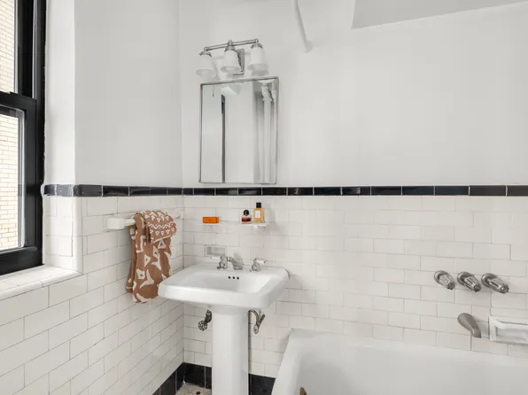 227 East 57th Street image 5 of 8